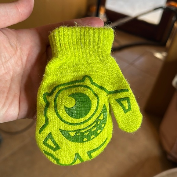 Pixar Monsters Inc Mike Wazowski Green Mittens Size Small Kids - Picture 1 of 3
